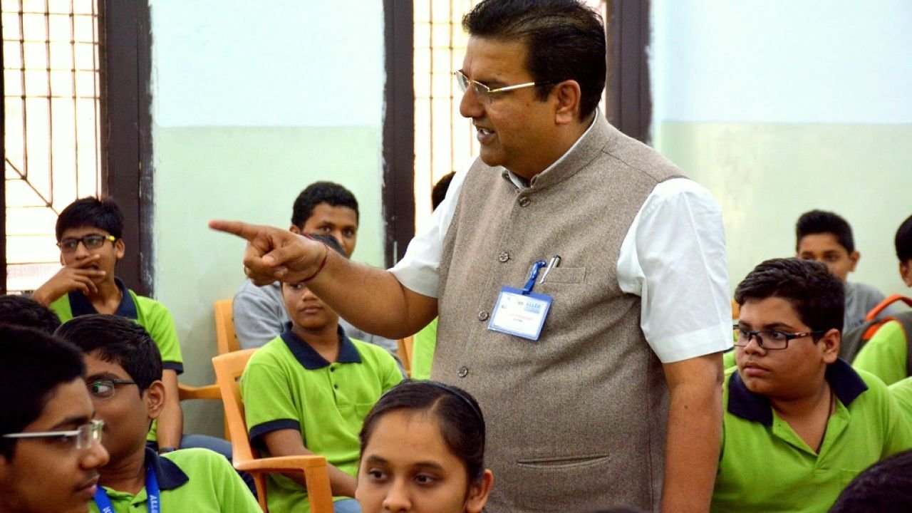 जन्मदिवस विशेष- विशेष कवर स्टोरी- शिक्षा नेतृत्व के...