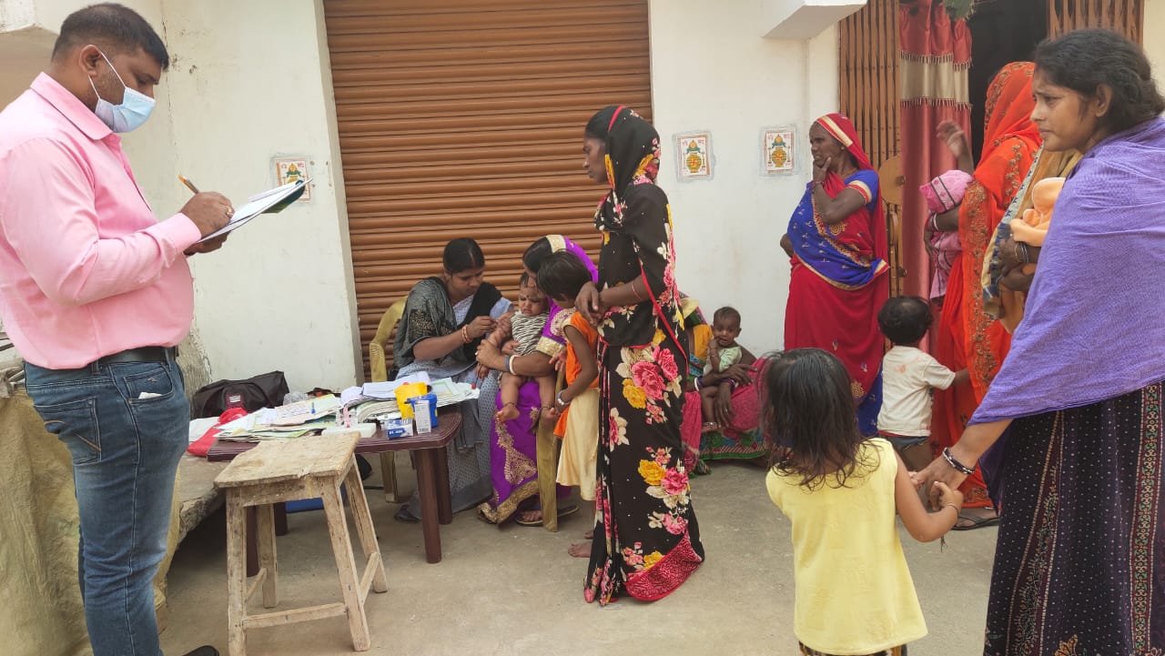 Rashtriya Jagran | जिले में ऑगनबाड़ी केंद्रों पर टीकाकरण का हुआ आयोजन