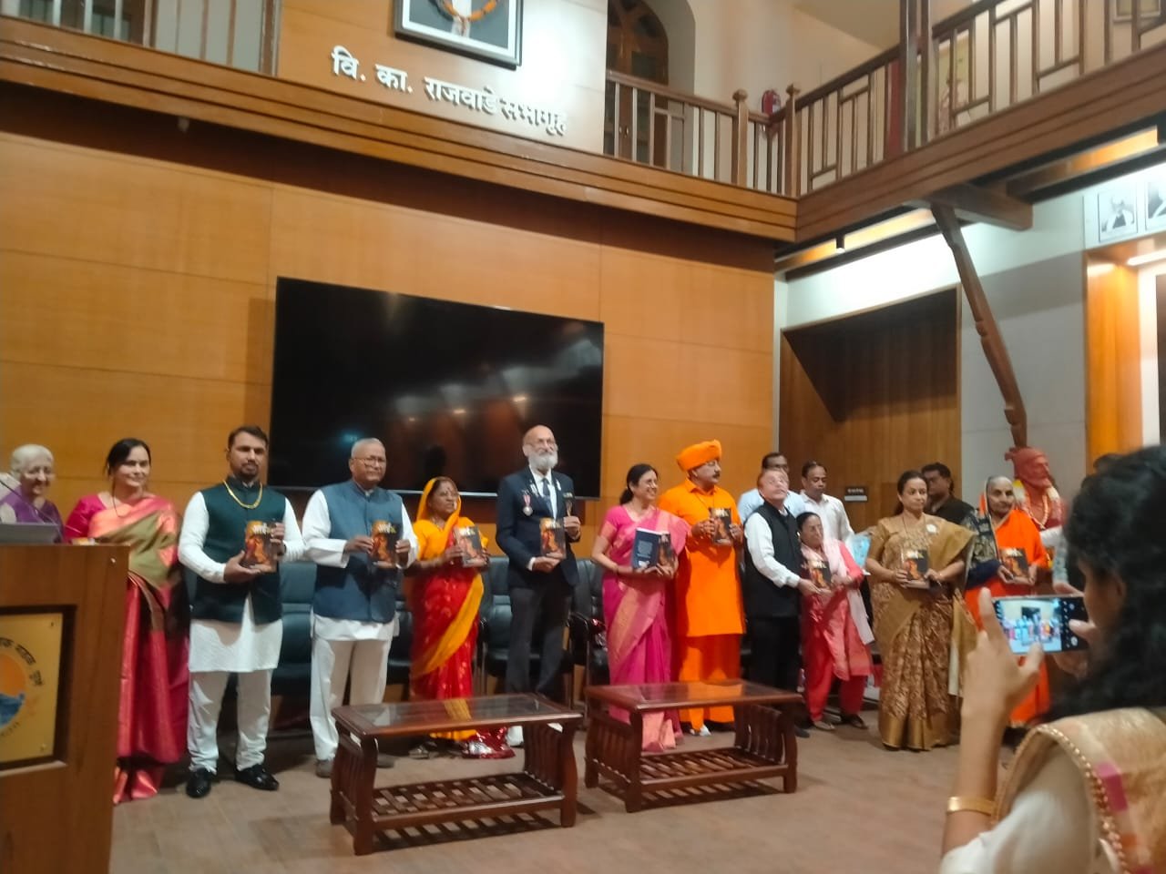 प्रो.(सीए) डॉ. शंकर घनश्यामदास अंदानी द्वारा ‘आई (माँ) –...